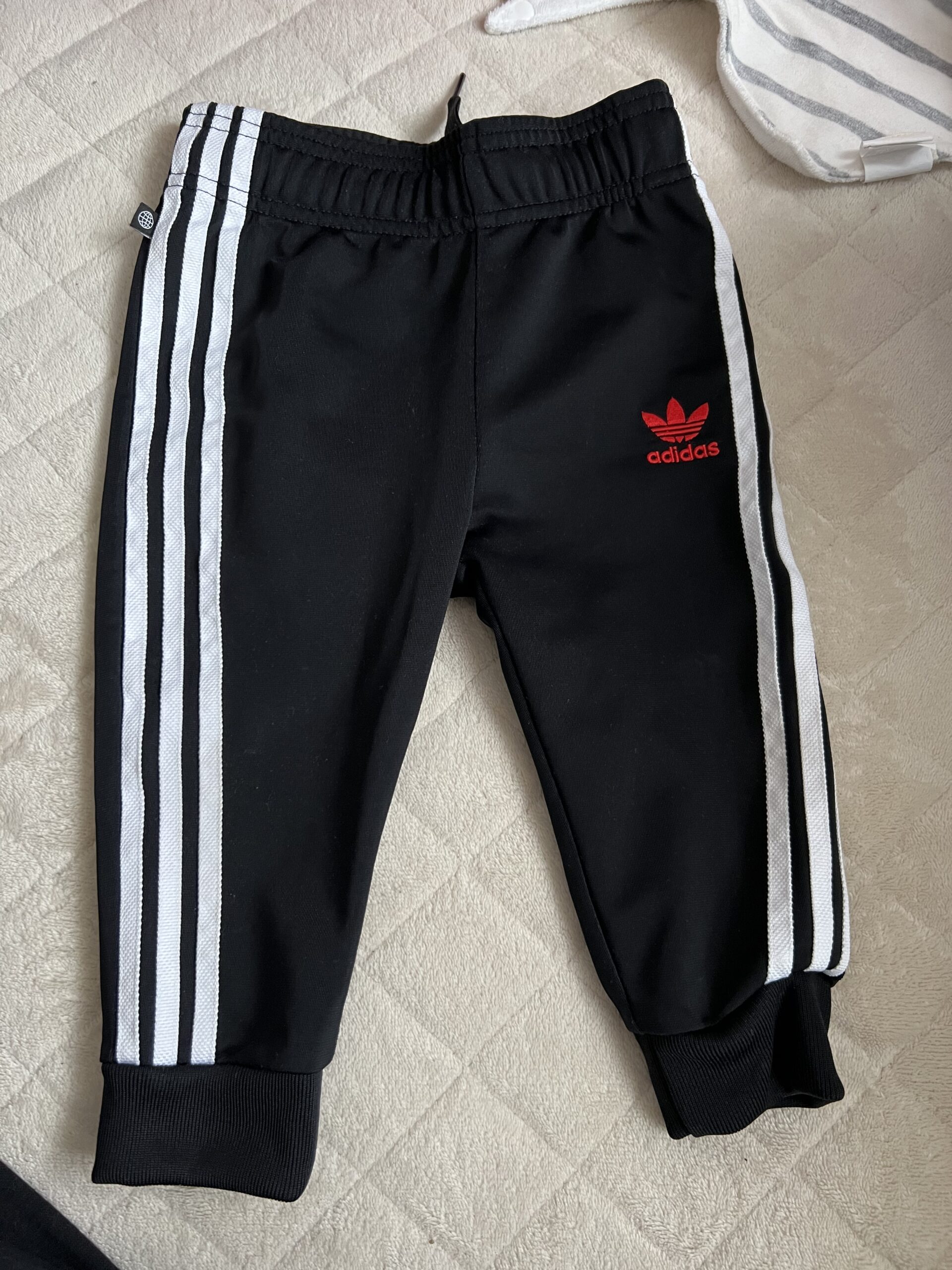 7A098BC6-9658-445C-BEB3-F9E13B2447B2